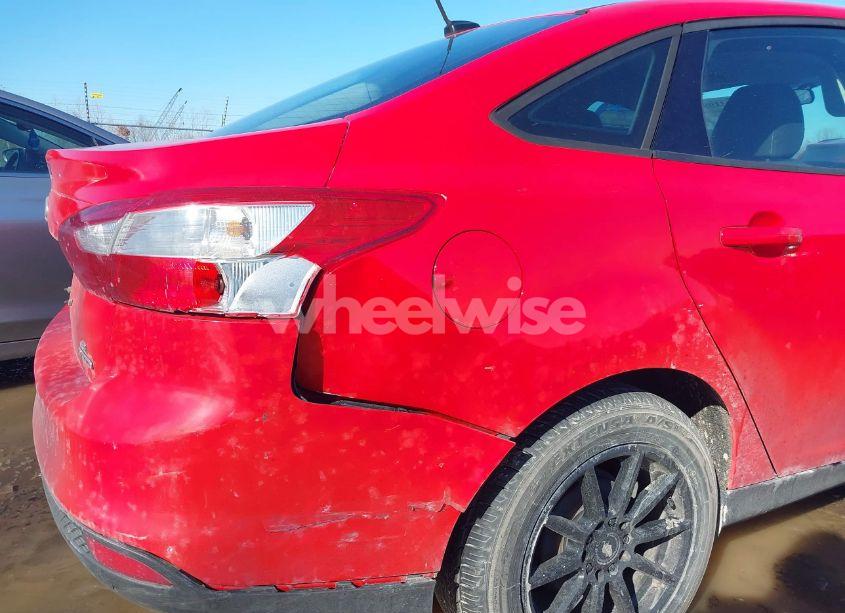 Photo 6 of 2012 Ford Focus SE (VIN 1FAHP3F28CL447922)