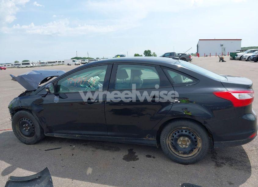 Photo 13 of 2012 Ford Focus SE (VIN 1FAHP3F28CL451694)