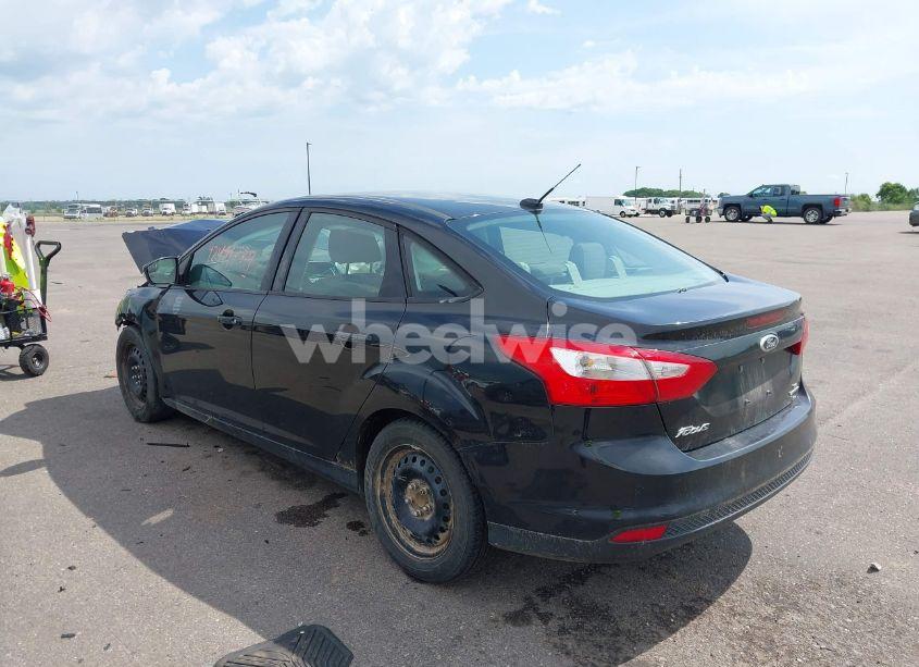 Photo 3 of 2012 Ford Focus SE (VIN 1FAHP3F28CL451694)