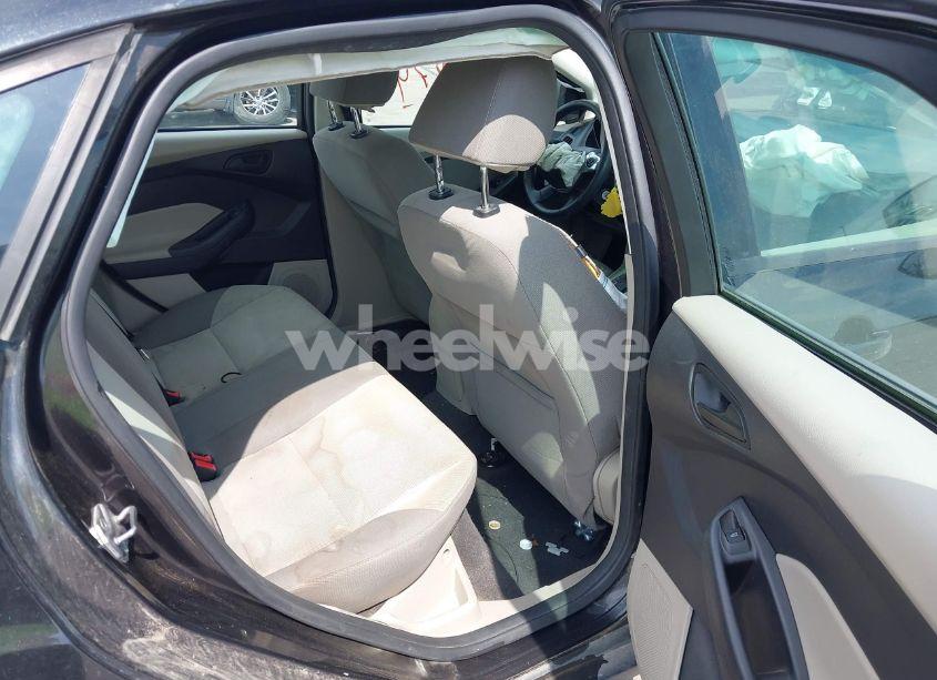 Photo 8 of 2012 Ford Focus SE (VIN 1FAHP3F28CL451694)