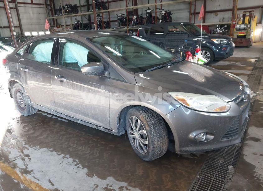 2012 Ford Focus SE (VIN 1FAHP3F29CL127055) main photo