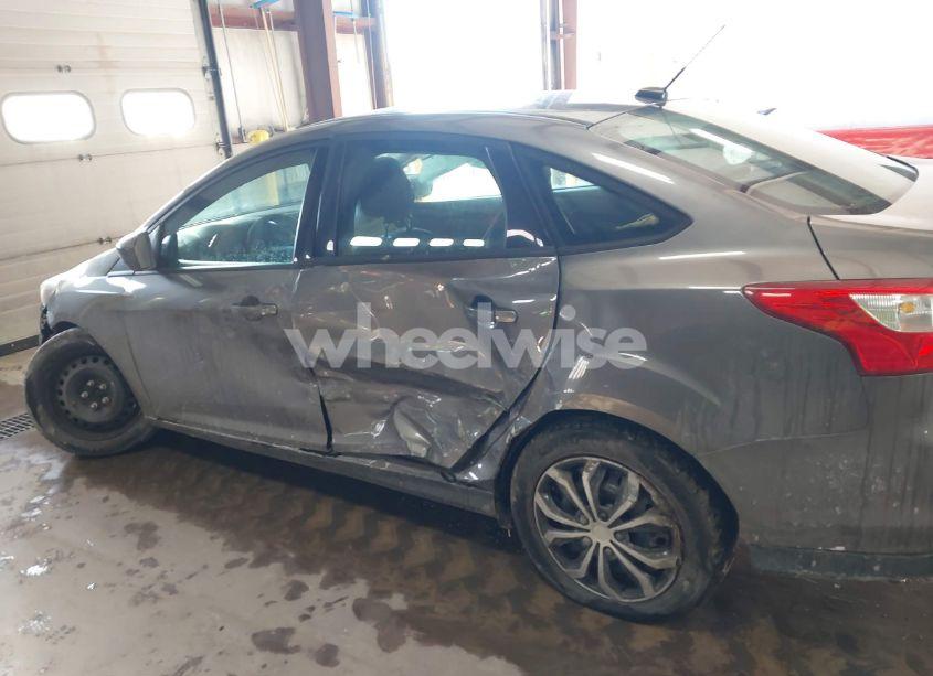 Photo 14 of 2012 Ford Focus SE (VIN 1FAHP3F29CL127055)