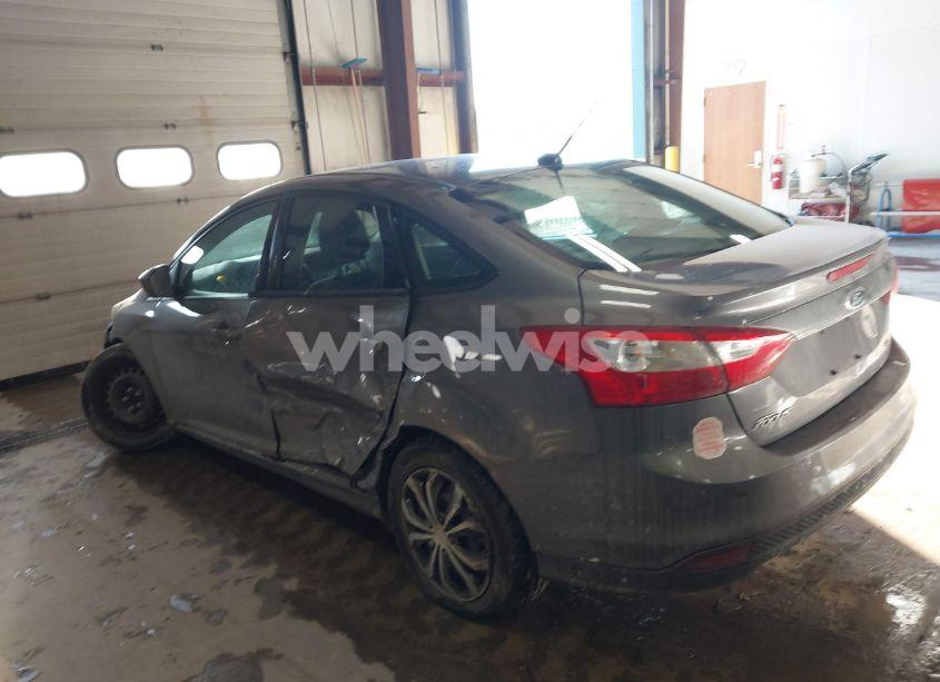 Photo 3 of 2012 Ford Focus SE (VIN 1FAHP3F29CL127055)