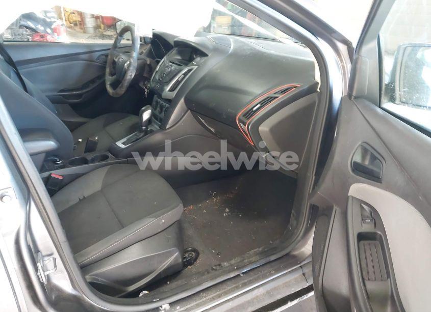 Photo 5 of 2012 Ford Focus SE (VIN 1FAHP3F29CL127055)