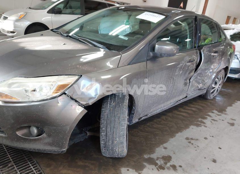 Photo 6 of 2012 Ford Focus SE (VIN 1FAHP3F29CL127055)
