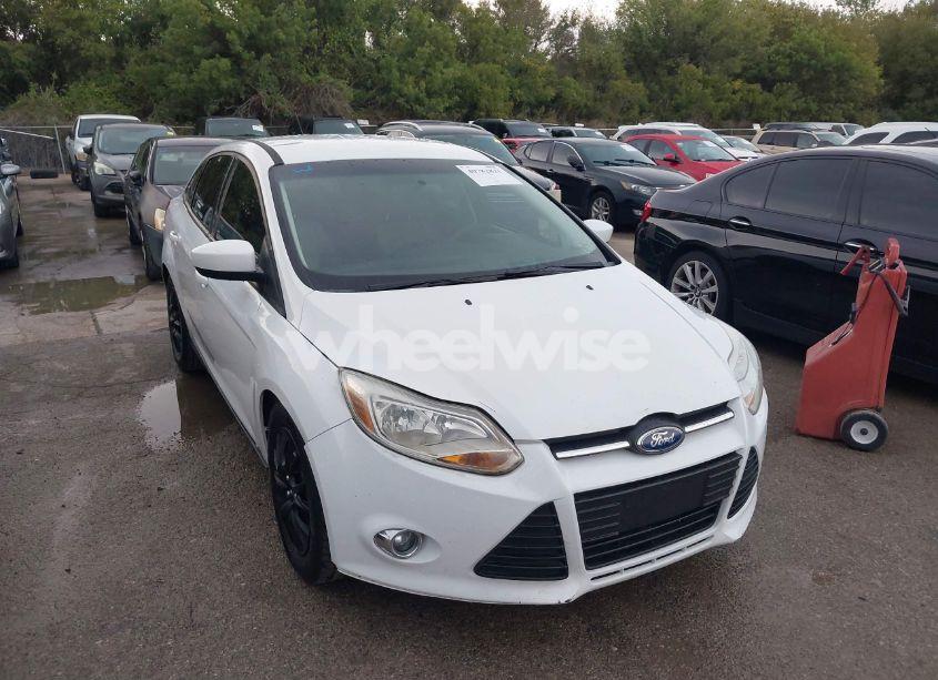 2012 Ford Focus SE (VIN 1FAHP3F29CL141649) main photo