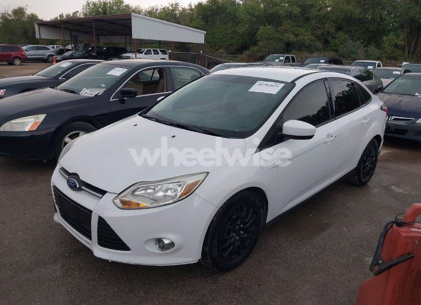 Photo 2 of 2012 Ford Focus SE (VIN 1FAHP3F29CL141649)