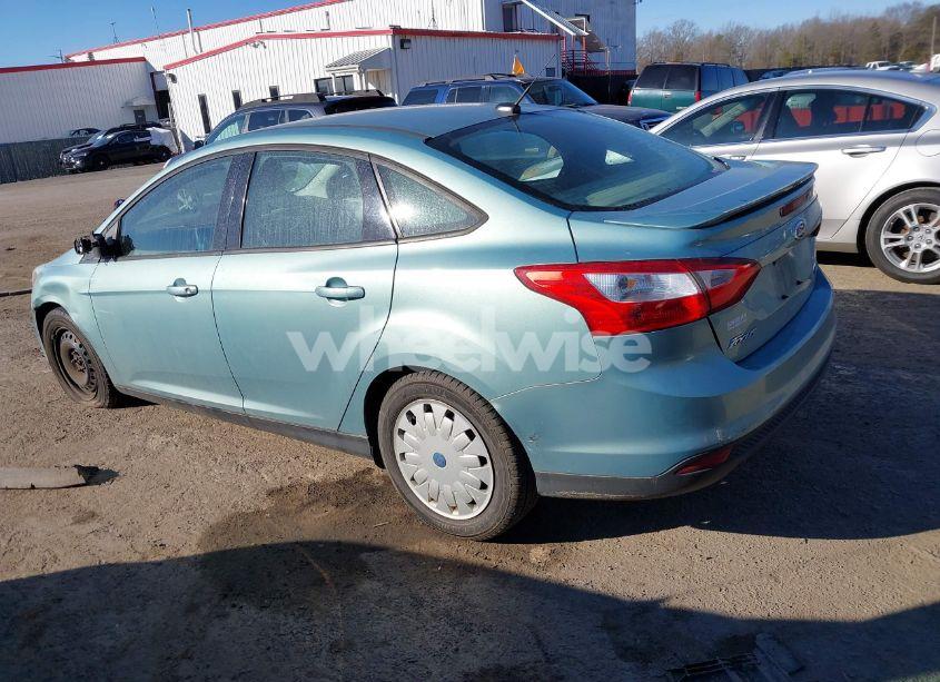Photo 3 of 2012 Ford Focus SE (VIN 1FAHP3F29CL160573)