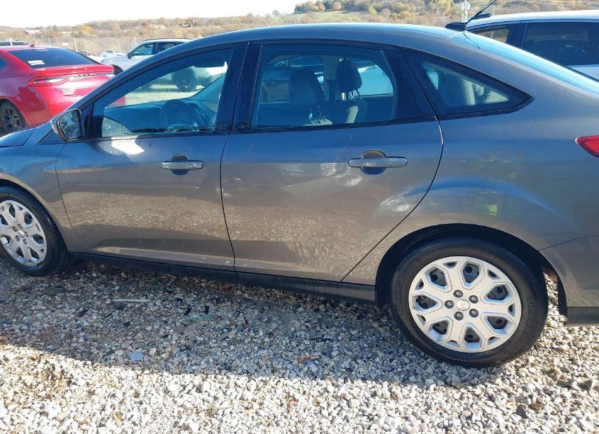 Photo 14 of 2012 Ford Focus SE (VIN 1FAHP3F29CL186445)