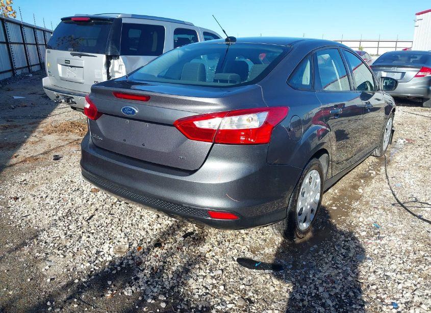 Photo 4 of 2012 Ford Focus SE (VIN 1FAHP3F29CL186445)