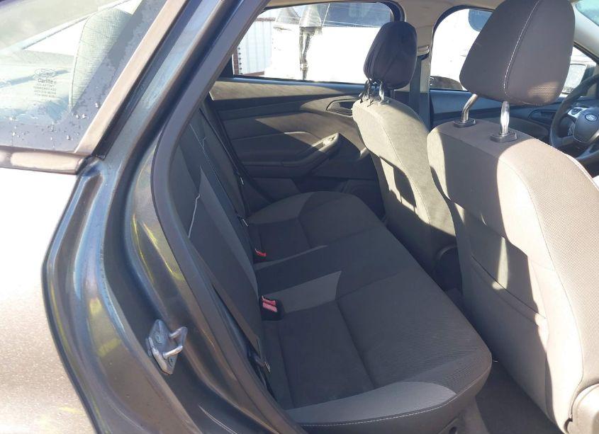 Photo 8 of 2012 Ford Focus SE (VIN 1FAHP3F29CL186445)