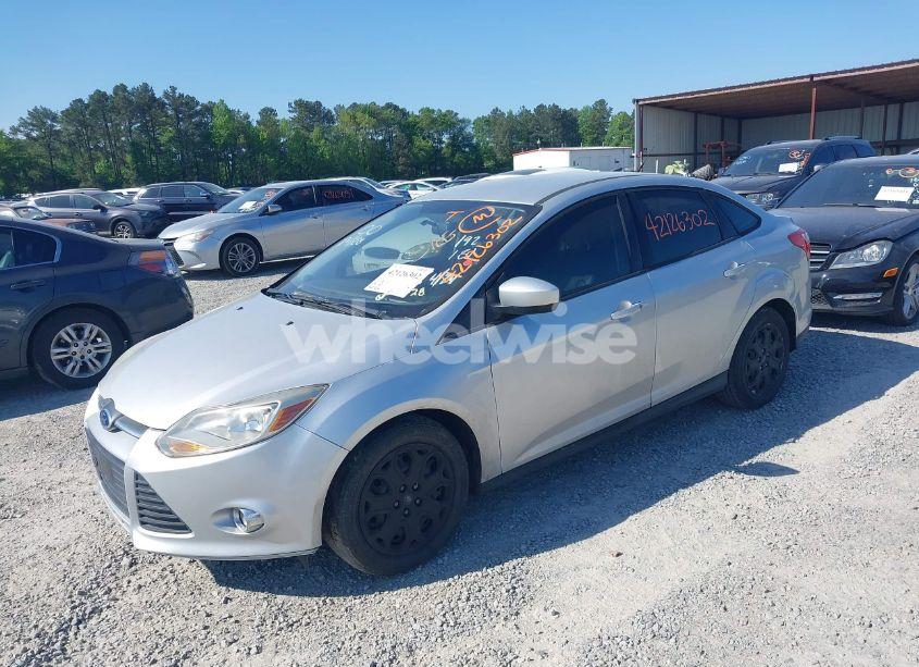 Photo 2 of 2012 Ford Focus SE (VIN 1FAHP3F29CL192181)