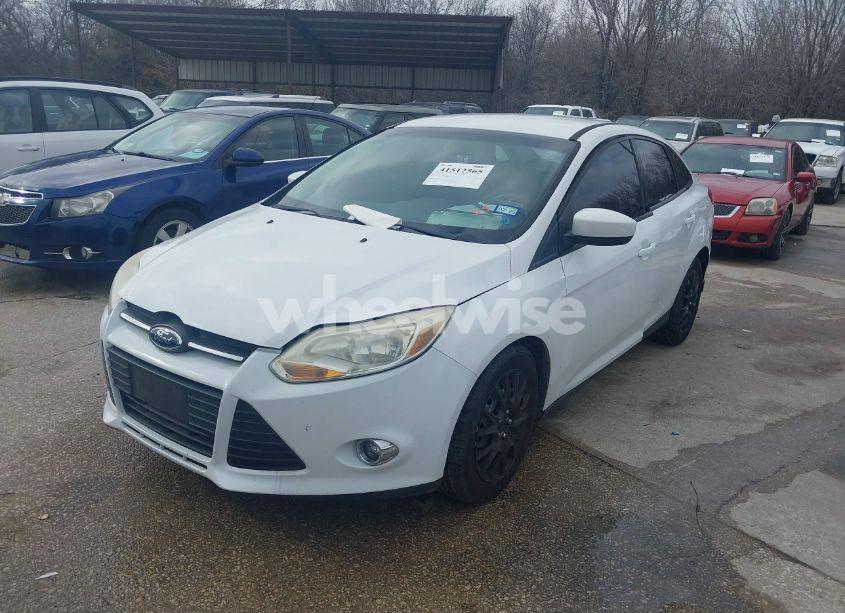 Photo 2 of 2012 Ford Focus SE (VIN 1FAHP3F29CL267154)