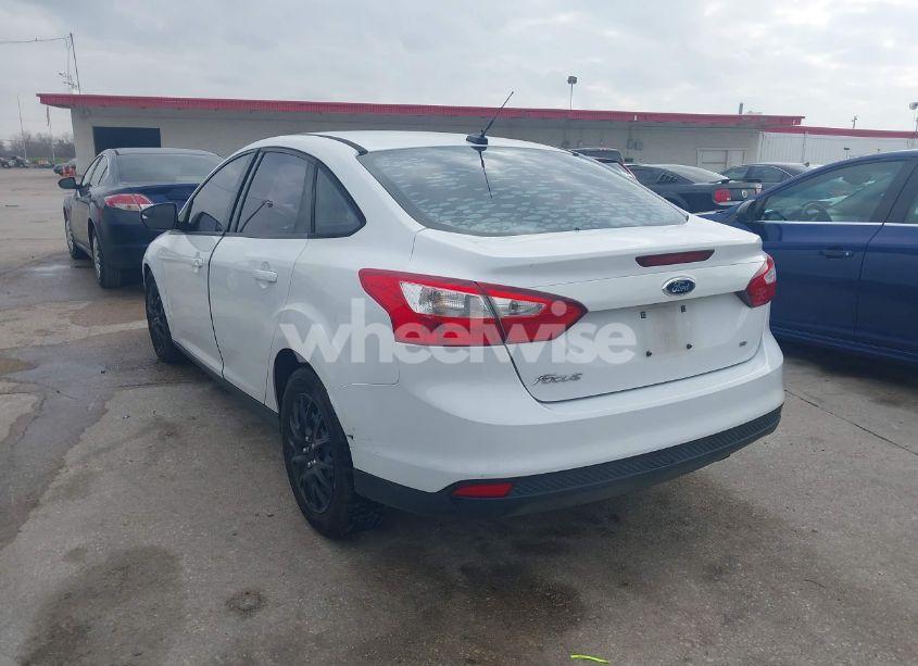 Photo 3 of 2012 Ford Focus SE (VIN 1FAHP3F29CL267154)