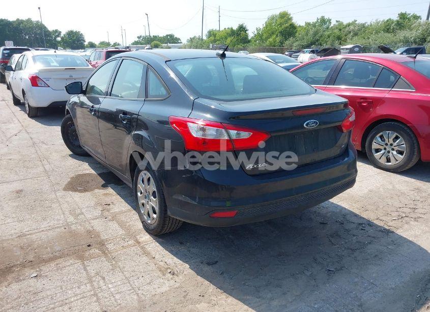 Photo 3 of 2012 Ford Focus SE (VIN 1FAHP3F29CL311587)