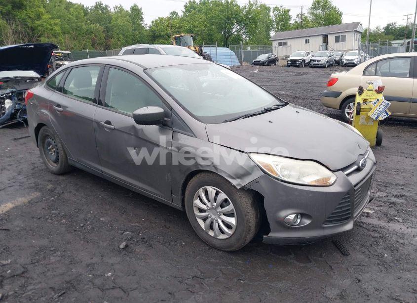 2012 Ford Focus SE (VIN 1FAHP3F29CL442731) main photo