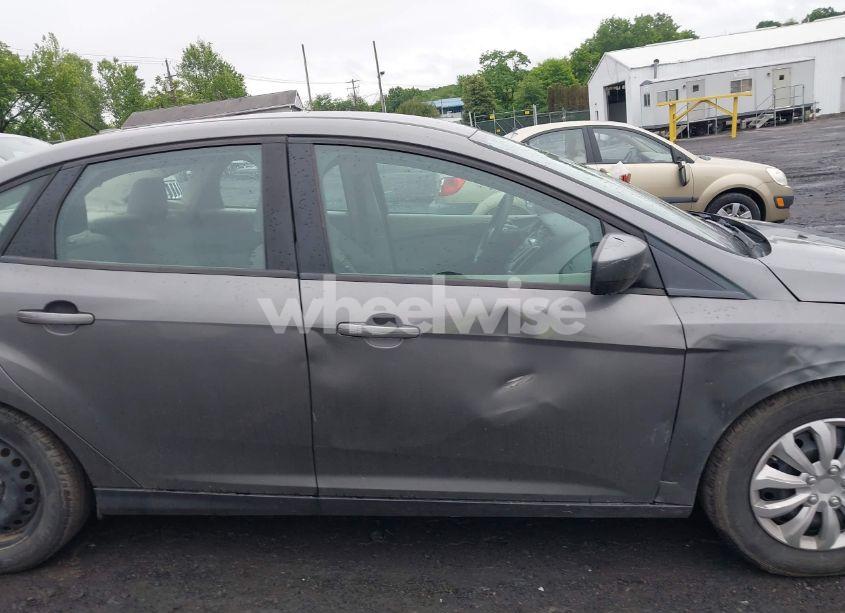 Photo 13 of 2012 Ford Focus SE (VIN 1FAHP3F29CL442731)