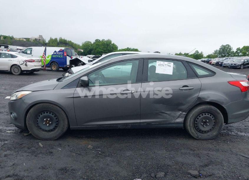 Photo 14 of 2012 Ford Focus SE (VIN 1FAHP3F29CL442731)