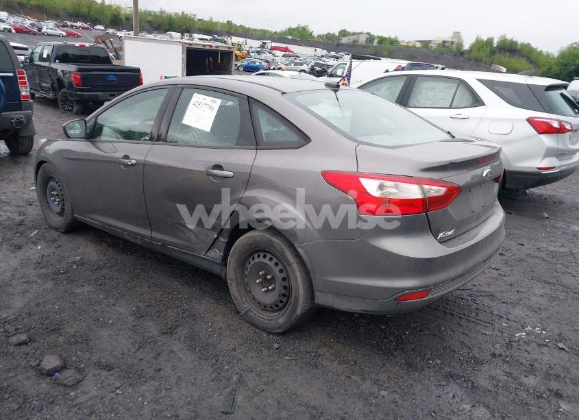 Photo 3 of 2012 Ford Focus SE (VIN 1FAHP3F29CL442731)