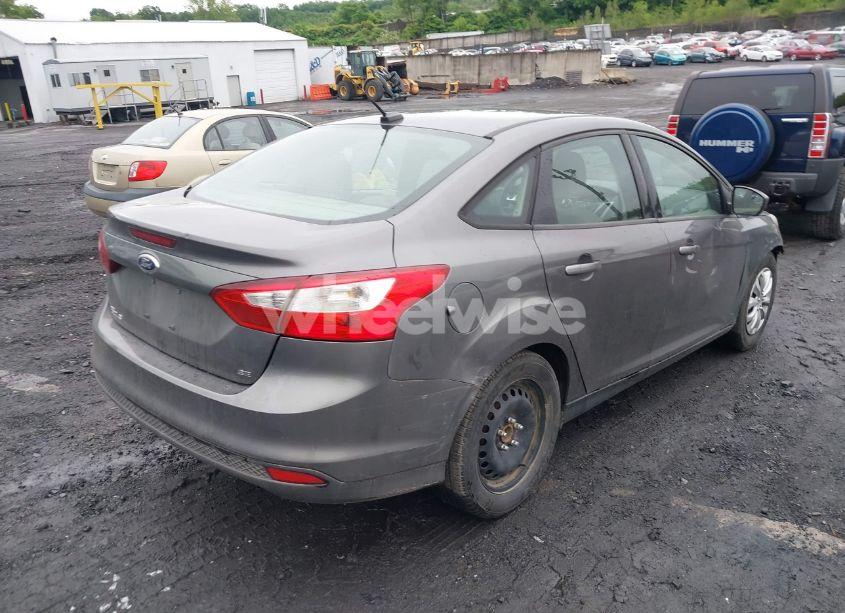 Photo 4 of 2012 Ford Focus SE (VIN 1FAHP3F29CL442731)