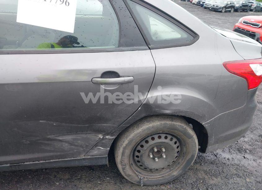 Photo 6 of 2012 Ford Focus SE (VIN 1FAHP3F29CL442731)