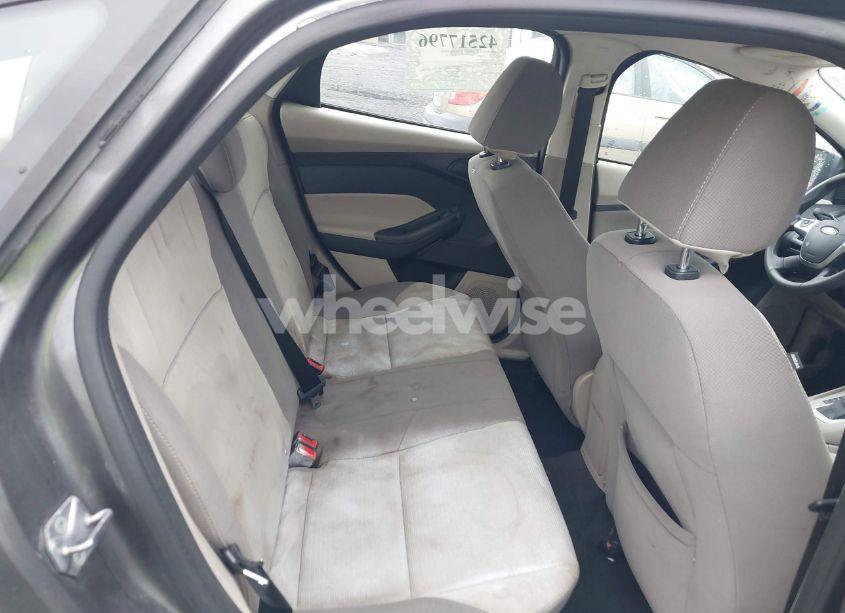 Photo 8 of 2012 Ford Focus SE (VIN 1FAHP3F29CL442731)