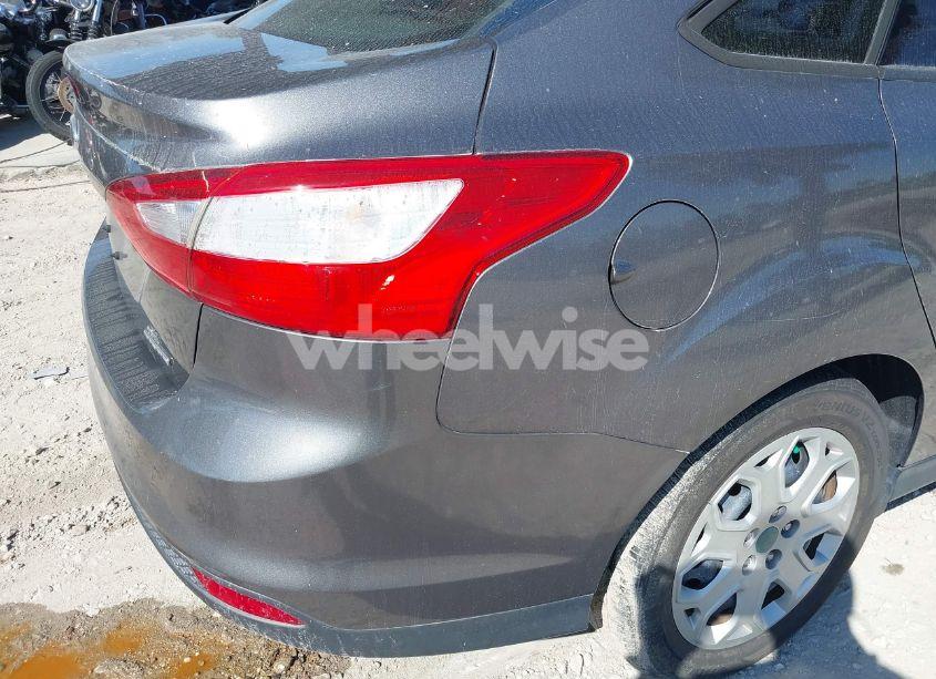 Photo 12 of 2012 Ford Focus SE (VIN 1FAHP3F29CL444589)
