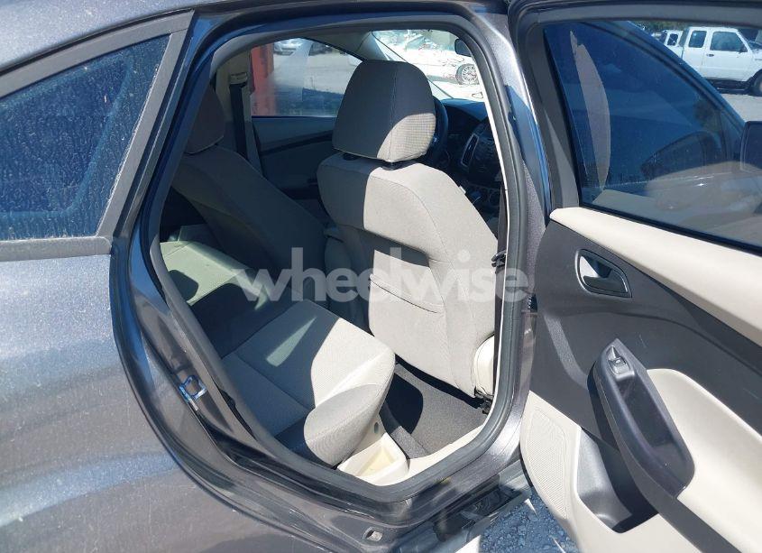 Photo 8 of 2012 Ford Focus SE (VIN 1FAHP3F29CL444589)