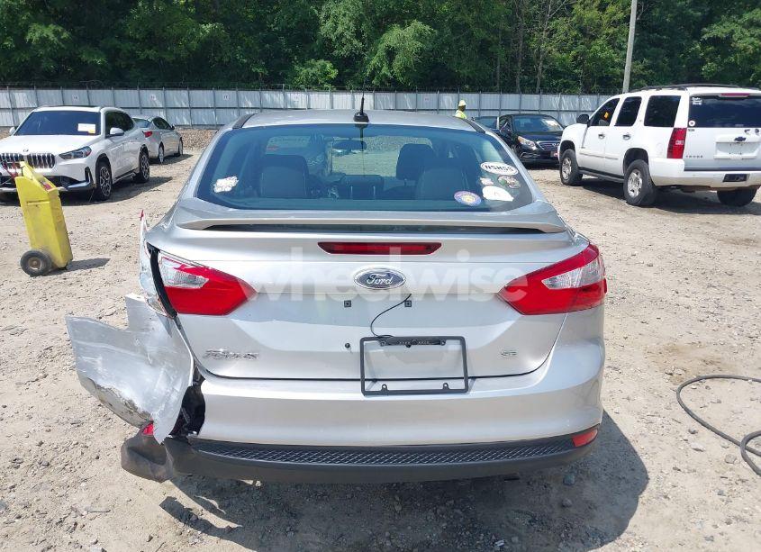 Photo 16 of 2012 Ford Focus SE (VIN 1FAHP3F29CL452465)