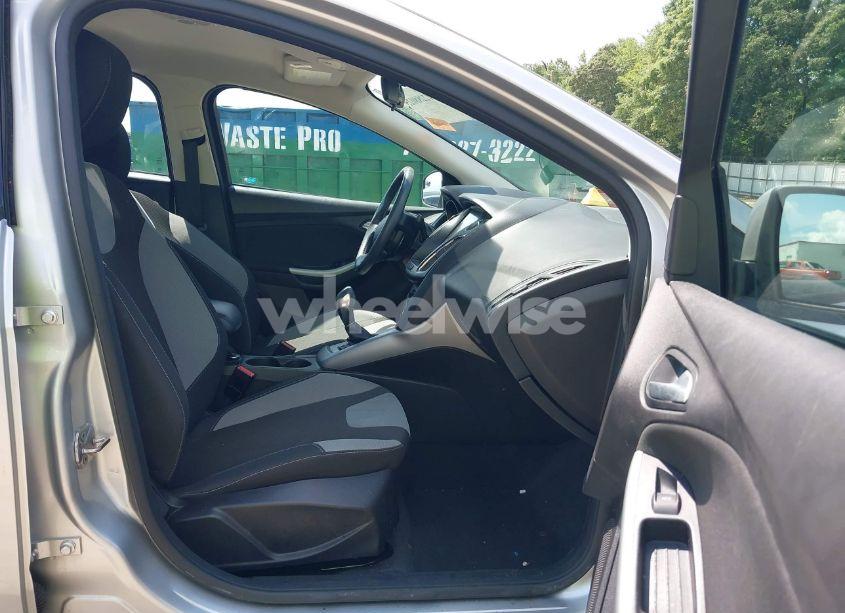 Photo 5 of 2012 Ford Focus SE (VIN 1FAHP3F29CL452465)