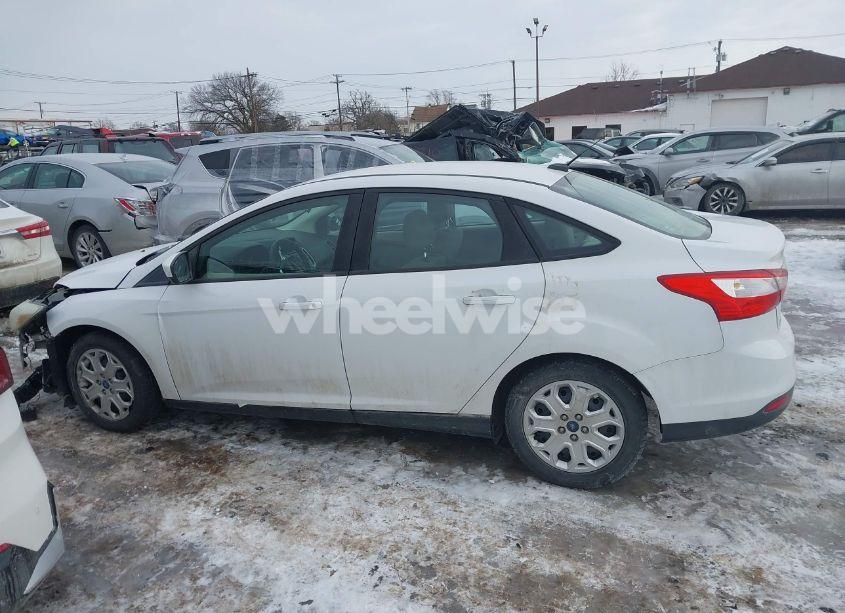 Photo 14 of 2012 Ford Focus SE (VIN 1FAHP3F2XCL102004)