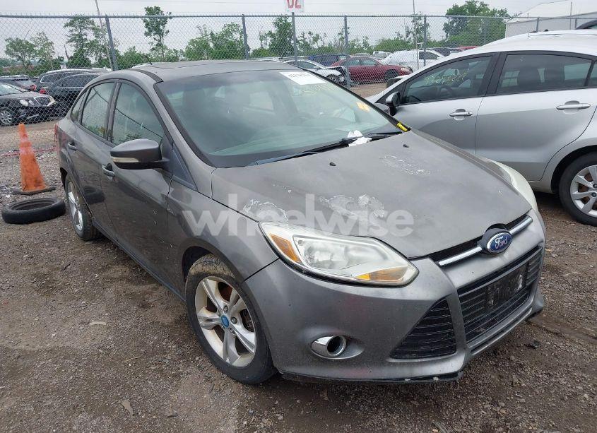 2012 Ford Focus SE (VIN 1FAHP3F2XCL104044) main photo