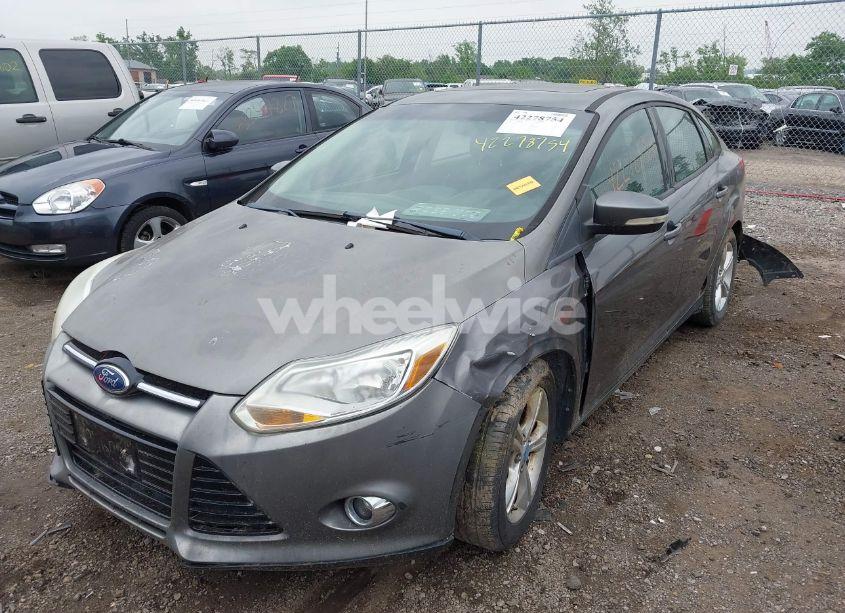 Photo 2 of 2012 Ford Focus SE (VIN 1FAHP3F2XCL104044)