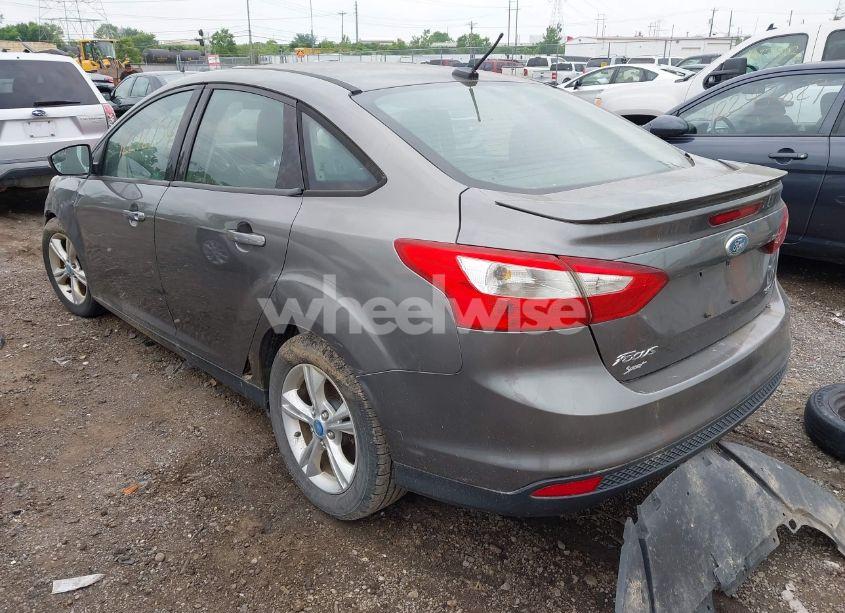 Photo 3 of 2012 Ford Focus SE (VIN 1FAHP3F2XCL104044)