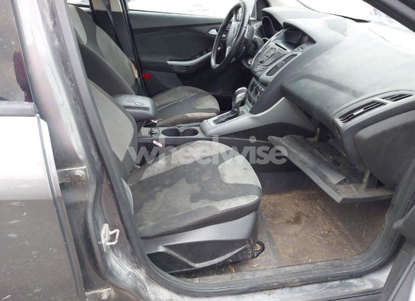 Photo 5 of 2012 Ford Focus SE (VIN 1FAHP3F2XCL104044)