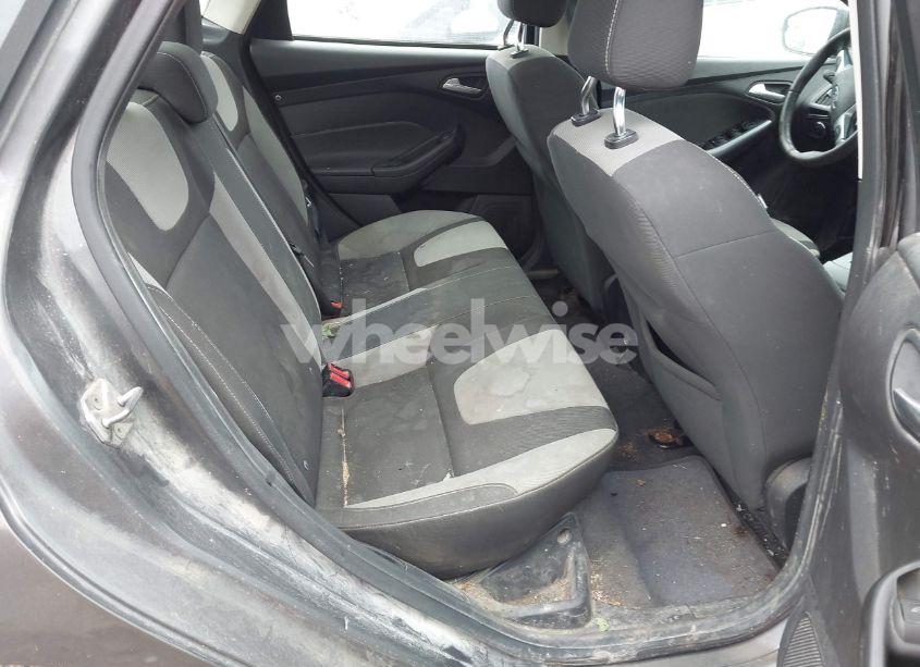 Photo 8 of 2012 Ford Focus SE (VIN 1FAHP3F2XCL104044)