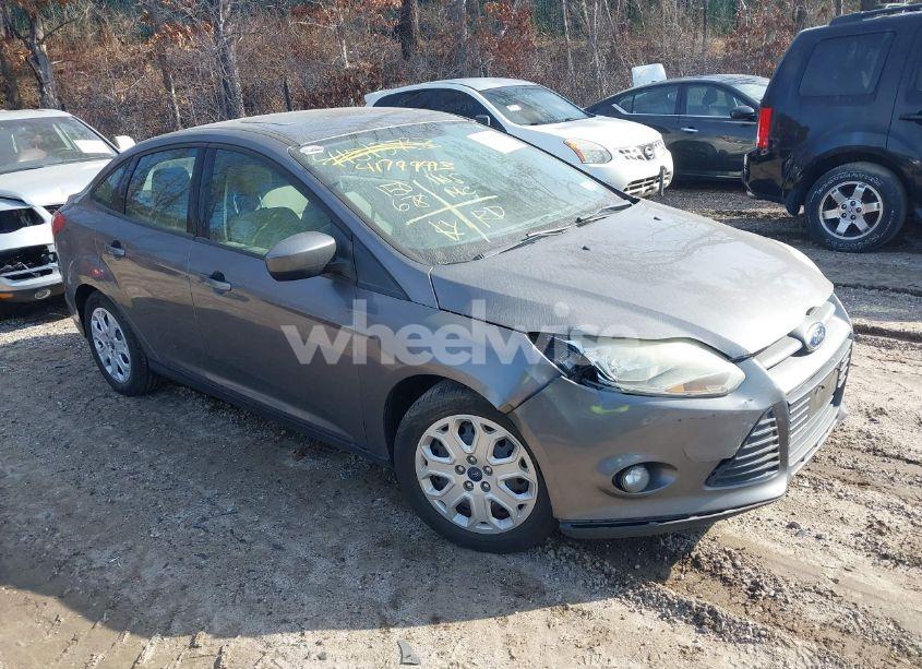 2012 Ford Focus SE (VIN 1FAHP3F2XCL137819) main photo