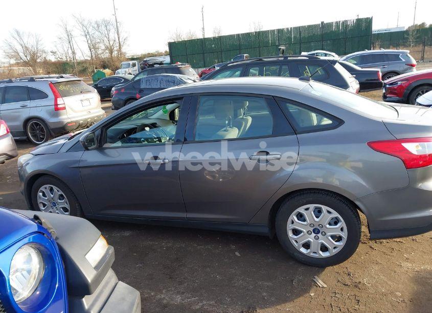 Photo 14 of 2012 Ford Focus SE (VIN 1FAHP3F2XCL137819)