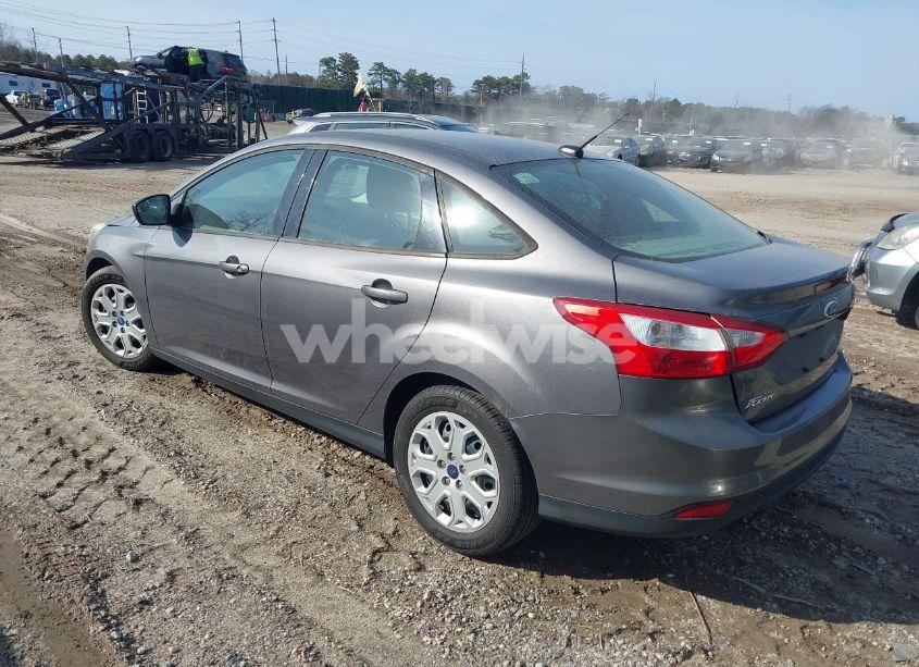 Photo 3 of 2012 Ford Focus SE (VIN 1FAHP3F2XCL137819)