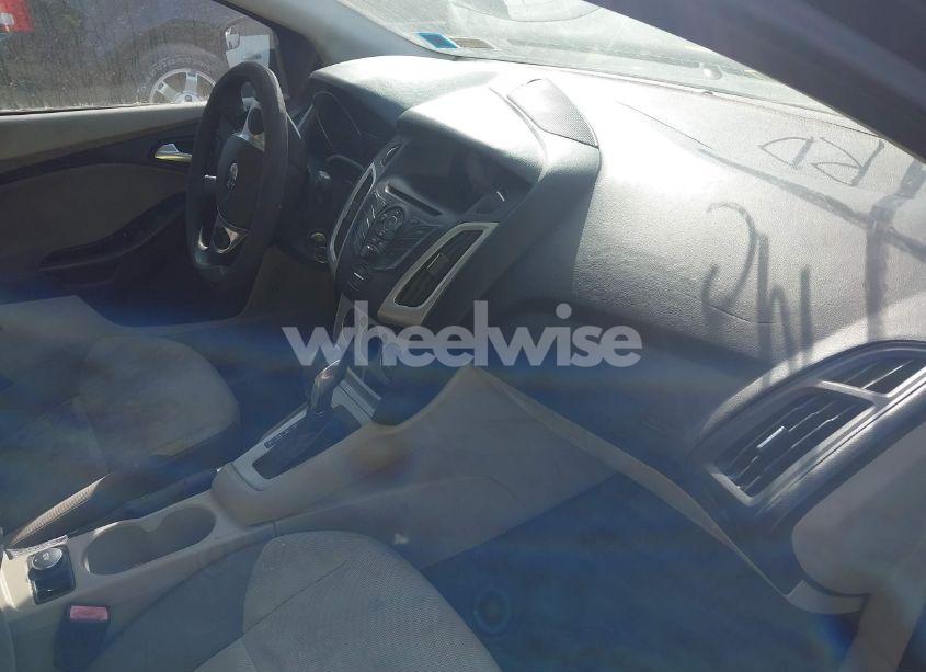 Photo 5 of 2012 Ford Focus SE (VIN 1FAHP3F2XCL137819)