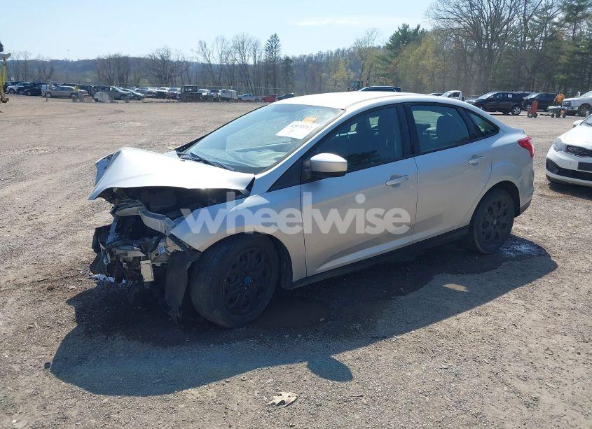 Photo 2 of 2012 Ford Focus SE (VIN 1FAHP3F2XCL217086)