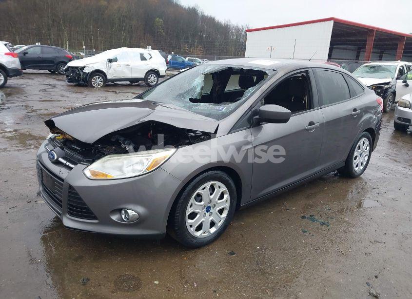 Photo 2 of 2012 Ford Focus SE (VIN 1FAHP3F2XCL220683)