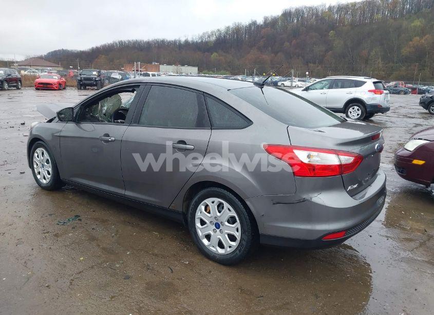 Photo 3 of 2012 Ford Focus SE (VIN 1FAHP3F2XCL220683)