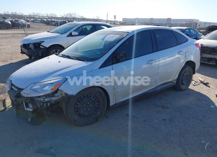 Photo 2 of 2012 Ford Focus SE (VIN 1FAHP3F2XCL262206)