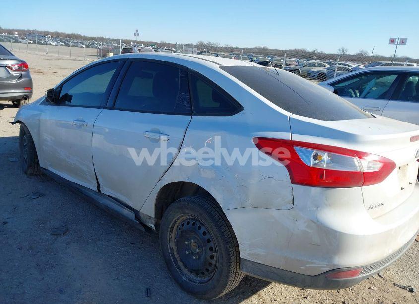 Photo 3 of 2012 Ford Focus SE (VIN 1FAHP3F2XCL262206)
