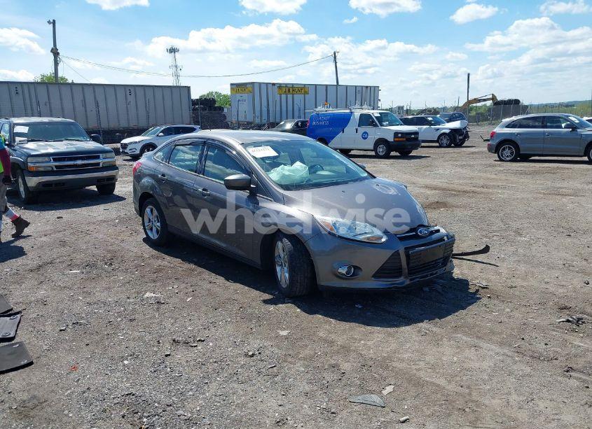 2012 Ford Focus SE (VIN 1FAHP3F2XCL265154) main photo