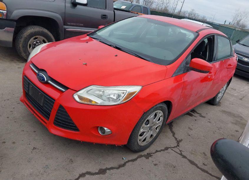 Photo 2 of 2012 Ford Focus SE (VIN 1FAHP3F2XCL266482)