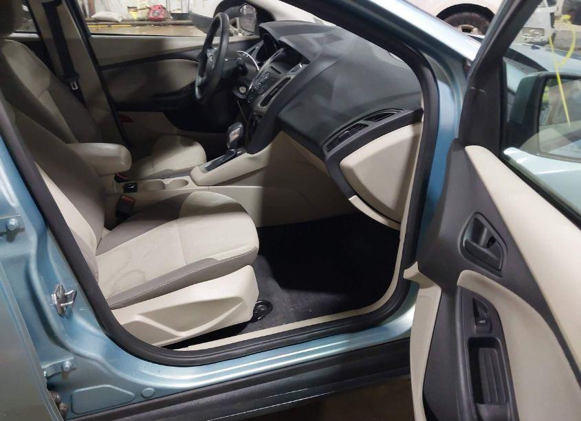 Photo 5 of 2012 Ford Focus SE (VIN 1FAHP3F2XCL426103)