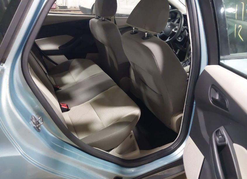 Photo 8 of 2012 Ford Focus SE (VIN 1FAHP3F2XCL426103)