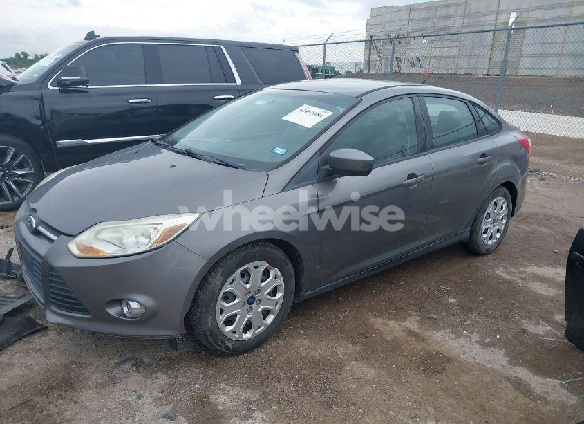 Photo 2 of 2012 Ford Focus SE (VIN 1FAHP3F2XCL430734)